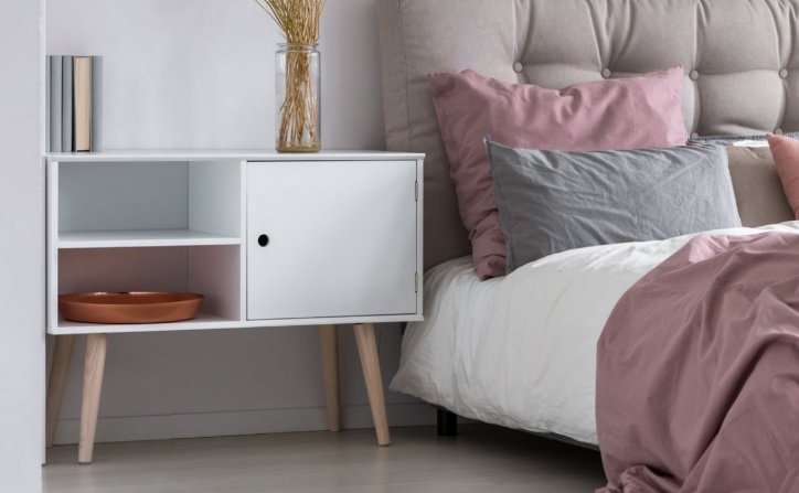 Czy minimalistyczne stoliki nocne pasują do każdej aranżacji?